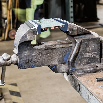 53351000 - Polyurethane Grooved Magnetic Jaws 100mm