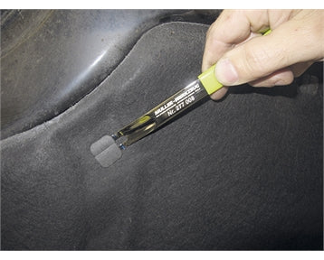 action shot of 0458500 clip lifter removing a clip