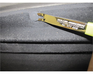 04585000 action shot removing a clip